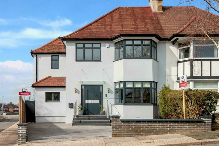 5 Bedroom Semi-Detached House To Rent In Gresham Gardens, Golders Green, NW11