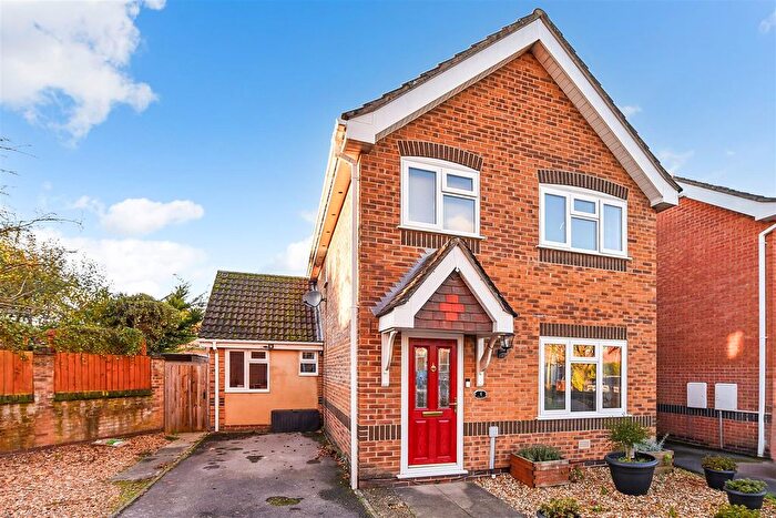 3 Bedroom Link Detached House For Sale In Kew Walk, Andover, SP10