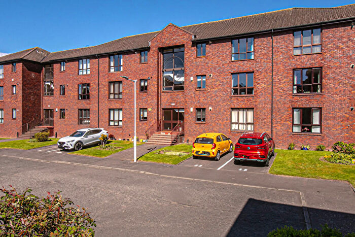 2 Bedroom Flat For Sale In Rutherford Court, Kirkcaldy, KY1