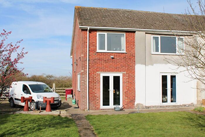 3 Bedroom Semi-Detached House For Sale In Starr Carr Lane, Wrawby, DN20