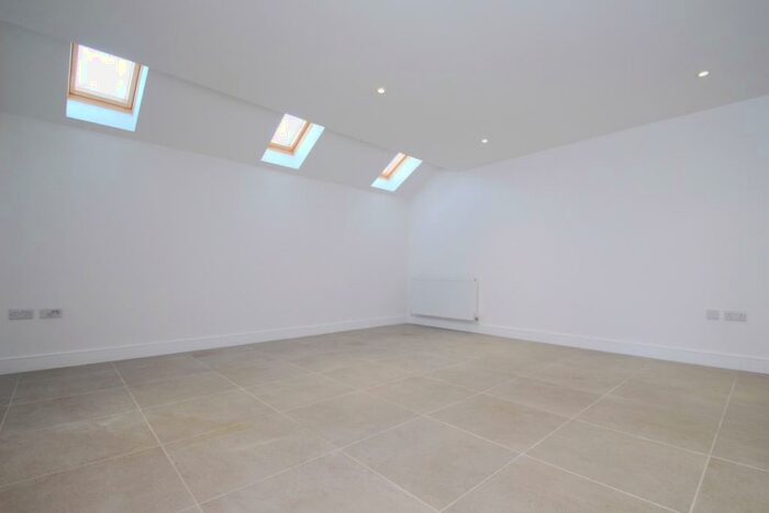 3 Bedroom Semi-Detached House To Rent In Woodstock Road, Oxford, OX2