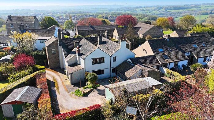 3 Bedroom Cottage For Sale In Towngate, Hipperholme, HX3