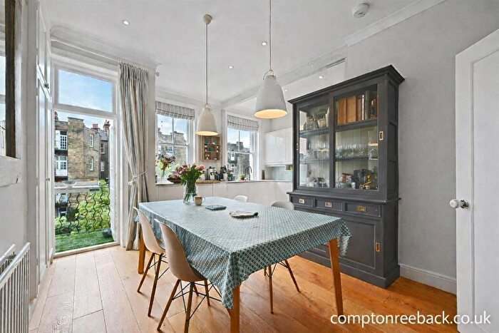 3 Bedroom Flat To Rent In Leith Mansions, Grantully Road, W9
