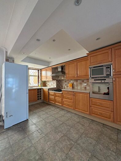 3 Bedroom Terraced House To Rent In Wilmer Way, Southgate, N14