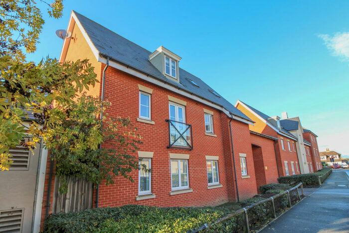 2 Bedroom Flat To Rent In Priory Chase, Rayleigh, SS6