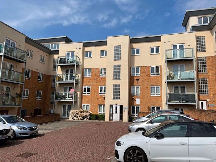 2 Bedroom Flat To Rent In Todd Close, Borehamwood, WD6