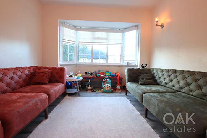 3 Bedroom Maisonette To Rent In Beresford Gardens, Enfield, EN1