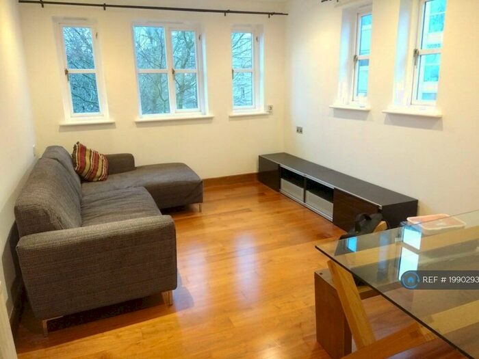 2 Bedroom Flat To Rent In & A Half Wapping High Street, London, E1W