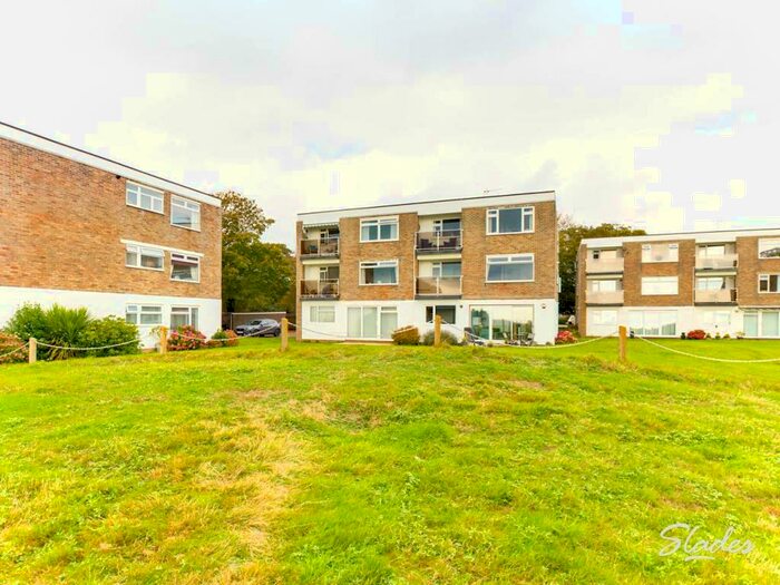 2 Bedroom Apartment To Rent In Beacon Court, Beacon Drive, Highcliffe, BH23