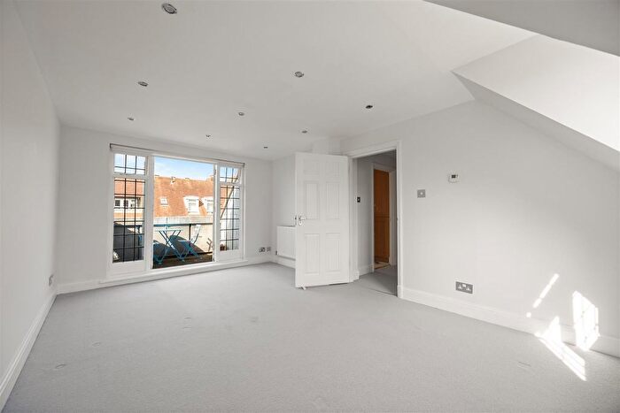 2 Bedroom Flat To Rent In Tudor Close, Belsize Park, NW3