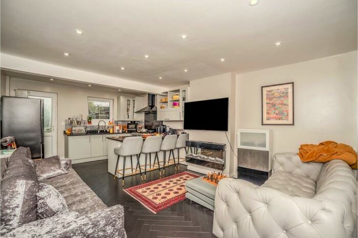 3 Bedroom End Of Terrace House To Rent In Feenan Highway, Tilbury, RM18