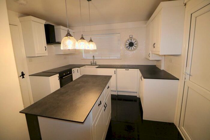 3 Bedroom Flat To Rent In Bycullah Road, Enfield, EN2