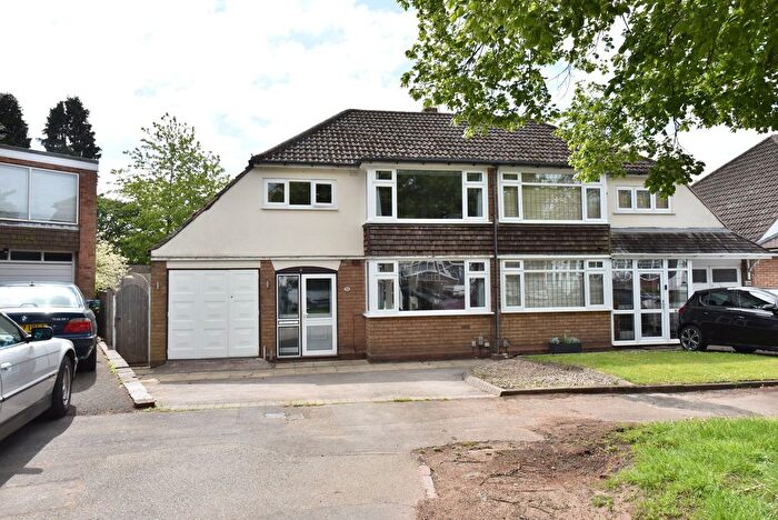 3 Bedroom Semi-Detached House For Sale In Pensnett, The Plantation, DY5