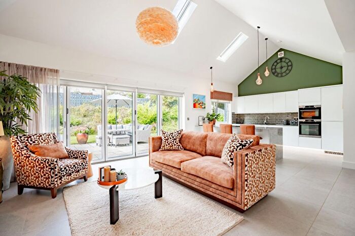 3 Bedroom Detached House For Sale In Bertram Avenue, Carnwath, ML11