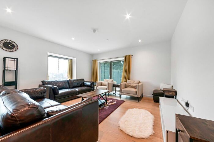 3 Bedroom Flat To Rent In Abram Building, Riverscape, London, E16