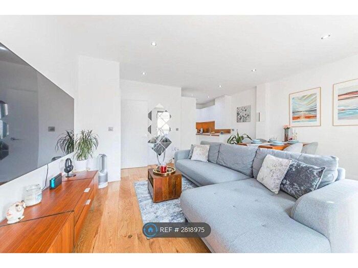 2 Bedroom Flat To Rent In Bardsley Lane, London, SE10