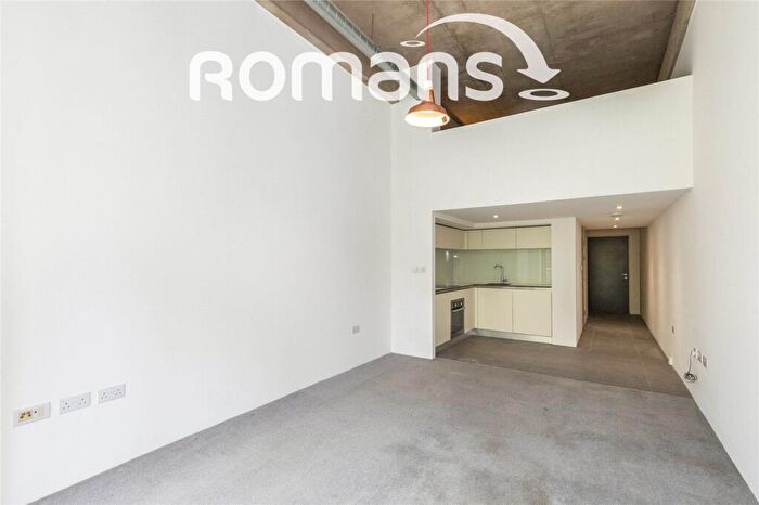 1 Bedroom Flat To Rent In Lake Shore Drive, Bristol, Somerset, BS13