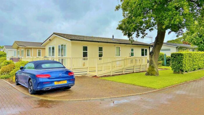 2 Bedroom Park Home For Sale In Orchard Close, Elm Farm Country Park, CO16