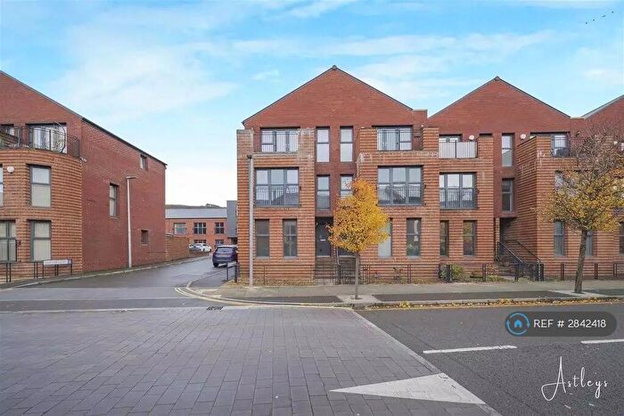 3 Bedroom Terraced House To Rent In Langdon Road, Swansea, SA1