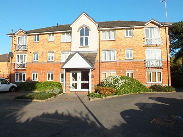 2 Bedroom Flat To Rent In Parry Drive, Weybridge, KT13