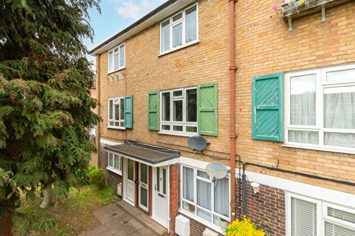 2 Bedroom Duplex For Sale In Worcester Road, Sutton, SM2