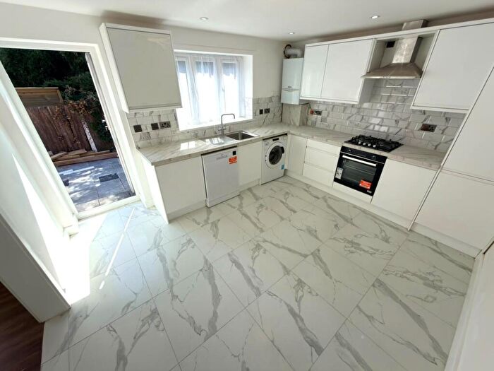 5 Bedroom End Of Terrace House To Rent In Cortland Close, Woodford Green, Redbridge, IG8