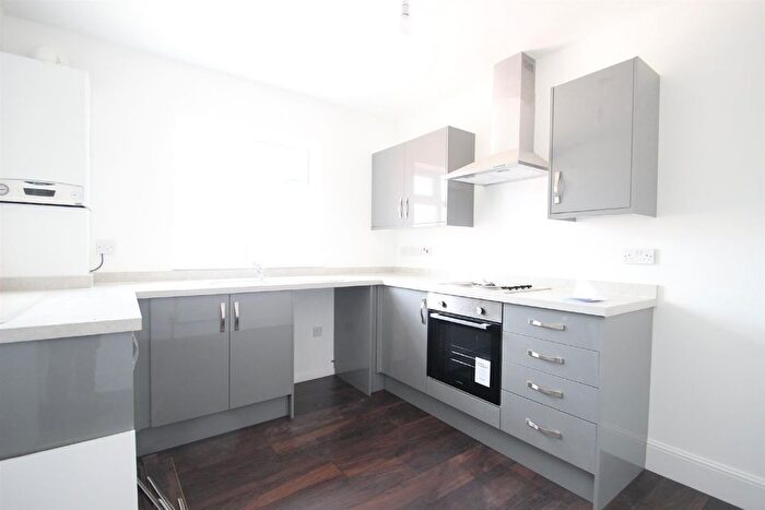 2 Bedroom Flat To Rent In High Street, Wootton Bridge, PO33
