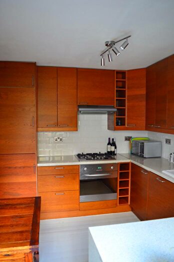 1 Bedroom Maisonette To Rent In B Elmore Street, London, N1