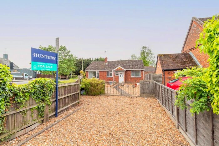3 Bedroom Detached Bungalow For Sale In Leighton Road, Hockliffe, Leighton Buzzard, LU7