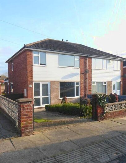 3 Bedroom Semi-Detached House To Rent In St. Nicholas Drive, Grimsby, DN37