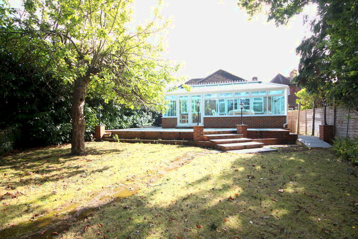 4 Bedroom Bungalow To Rent In New Malden, KT3