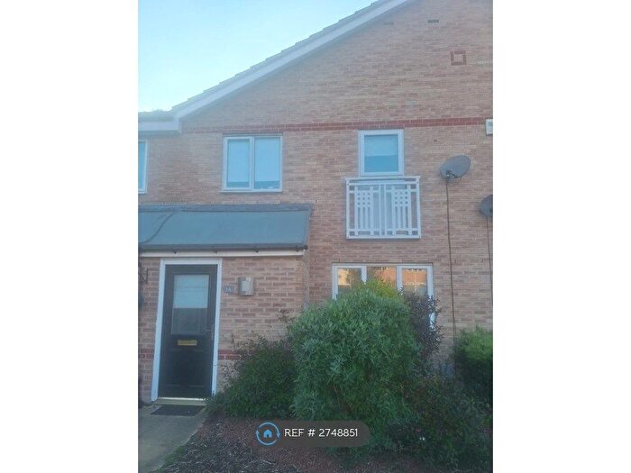 3 Bedroom Terraced House To Rent In Excalibur Way, Chesterfield, S41