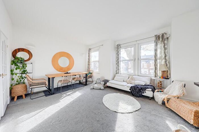 2 Bedroom Flat To Rent In Brownhill Road, Catford, London, SE6