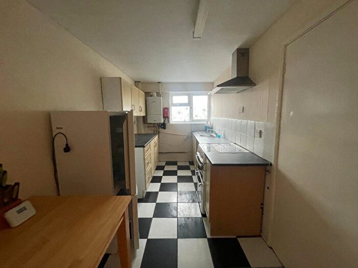 2 Bedroom Apartment For Sale In Sundon Park Parade, Sundon Park, Luton, Bedfordshire, LU3