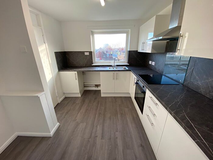 3 Bedroom Flat To Rent In Holloway Close, Nottingham, NG13