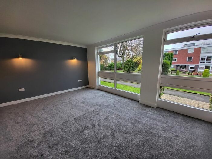 2 Bedroom Flat To Rent In Moorhead Lane, Shipley, BD18