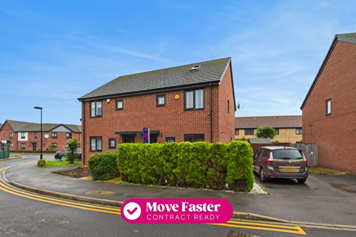 4 Bedroom Semi-Detached House For Sale In Flemish Crescent, Hull, HU3