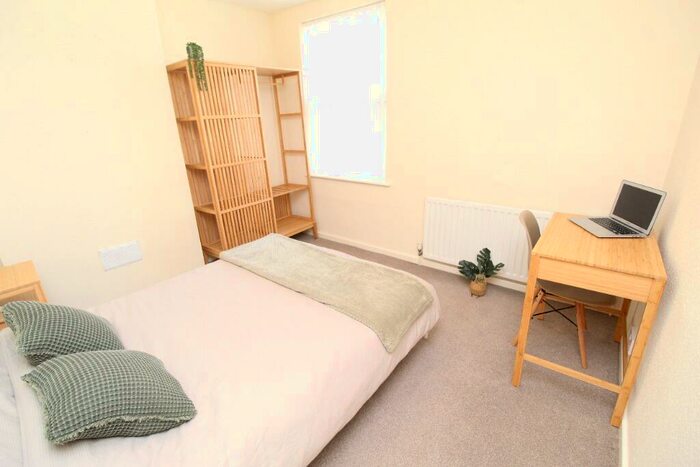 2 Bedroom Terraced House To Rent In Brixton Road, Nottingham, NG7