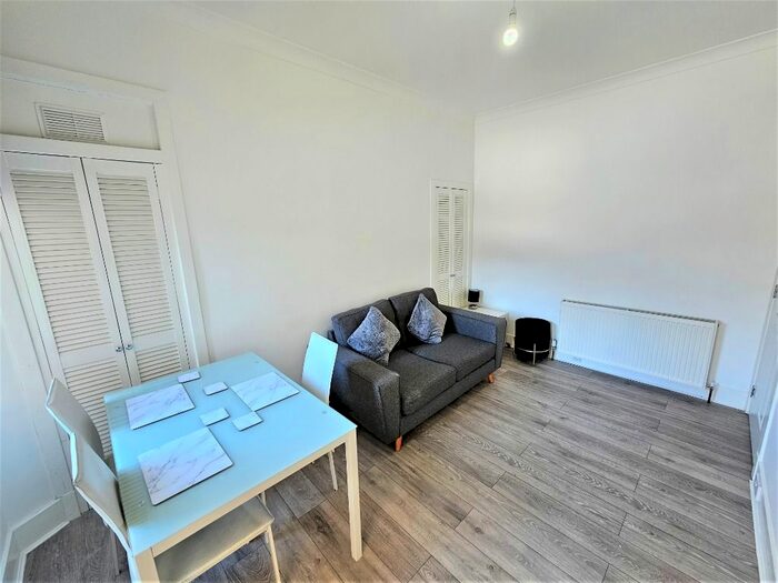 2 Bedroom Flat To Rent In Summerfield Terrace, City Centre, Aberdeen, AB24