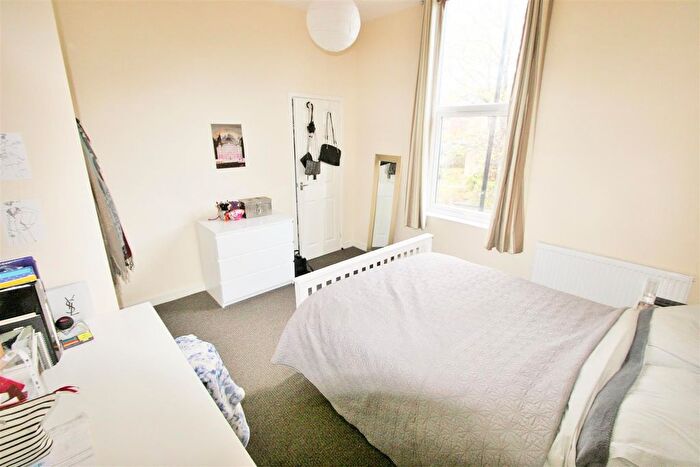 4 Bedroom Semi-Detached House To Rent In Victoria Road, Leeds, LS6