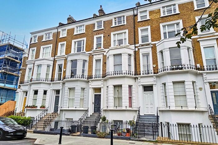 1 Bedroom Flat For Sale In St. James's Gardens, London, W11
