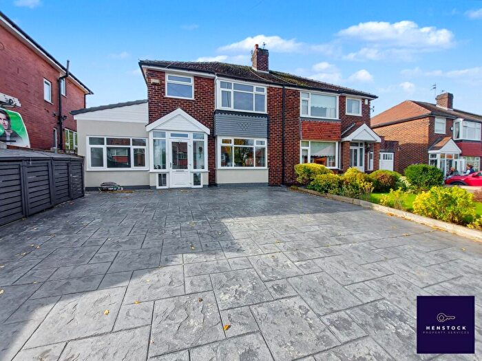 3 Bedroom Semi-Detached House For Sale In Kirkway, Alkrington, Middleton, Manchester, M24
