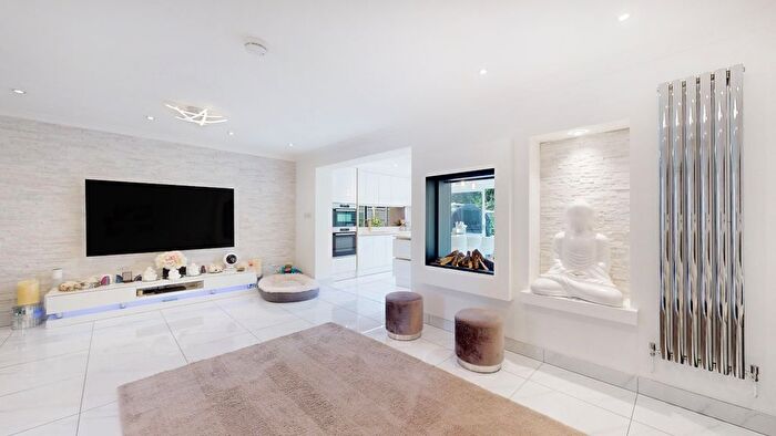 4 Bedroom Detached House For Sale In Linden Avenue, Ruislip, HA4