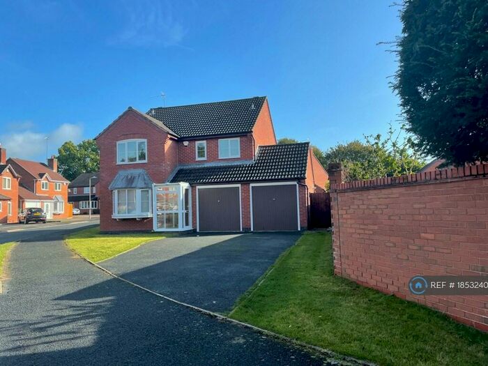 4 Bedroom Detached House To Rent In Otter Close, Redditch, B98
