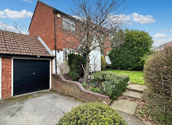 3 Bedroom End Of Terrace House For Sale In Dorset Way, Billericay, CM12