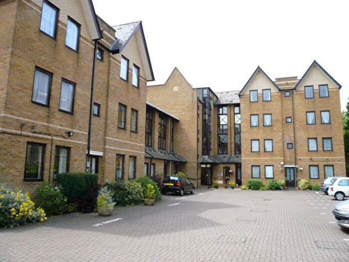 1 Bedroom Retirement Property For Sale In Hamilton Square, North Finchley, N12