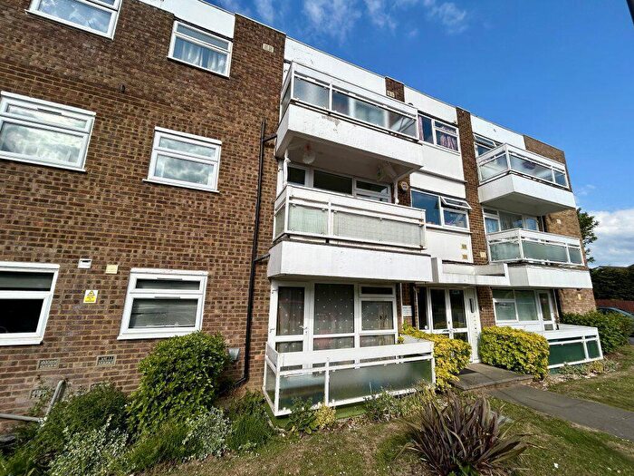 2 Bedroom Flat To Rent In Langley, SL3