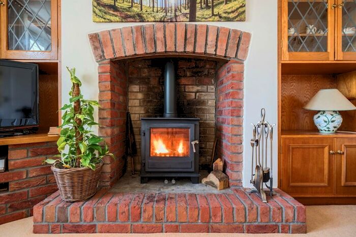 3 Bedroom Detached House For Sale In Chipmans Platt, Stonehouse, GL10