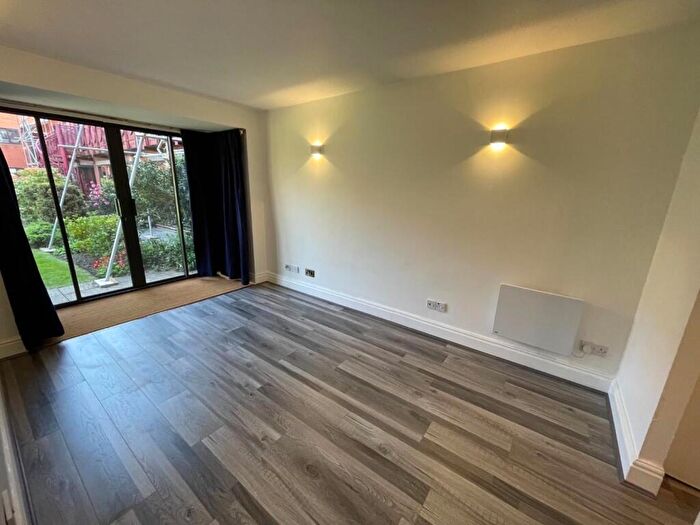 1 Bedroom Apartment To Rent In Kings Court, Cox Street, Birmingham, B3