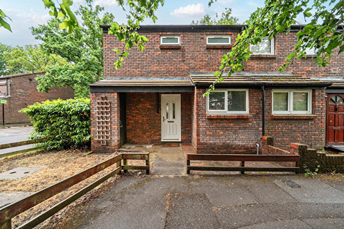 2 Bedroom End Of Terrace House For Sale In Pearl Court, Woking, Surrey, GU21